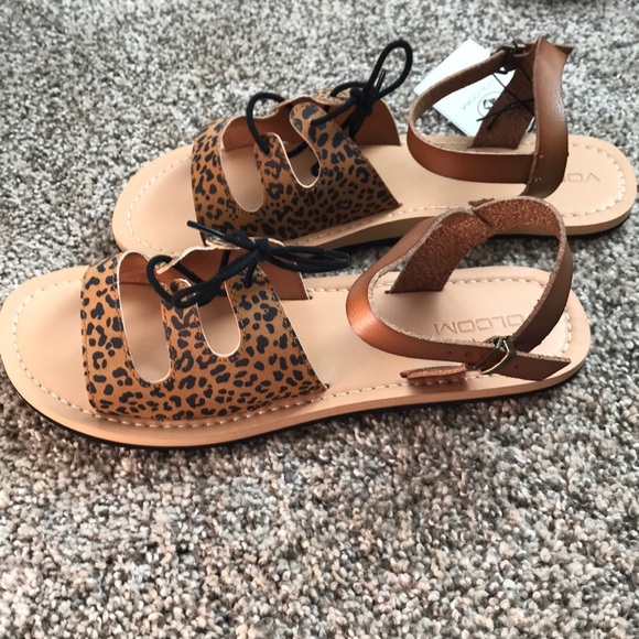 NWT! Volcom brand sandals leopard Sz:10 - Picture 2 of 5
